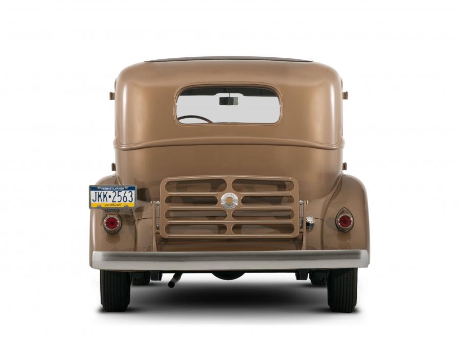  Graham Model 64 Standard Eight Sedan 1933 года  (фото 5 из 9)